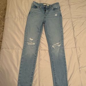 Women’s Levi’s jeans